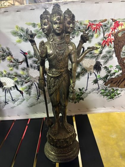  รูปปั้น เนื้อ โลหะ