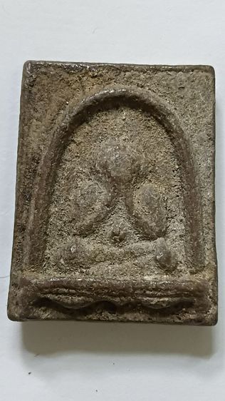 พระปิดตาเนื้อว่าน หลังยันต์อุ เก่า ตามภาพ