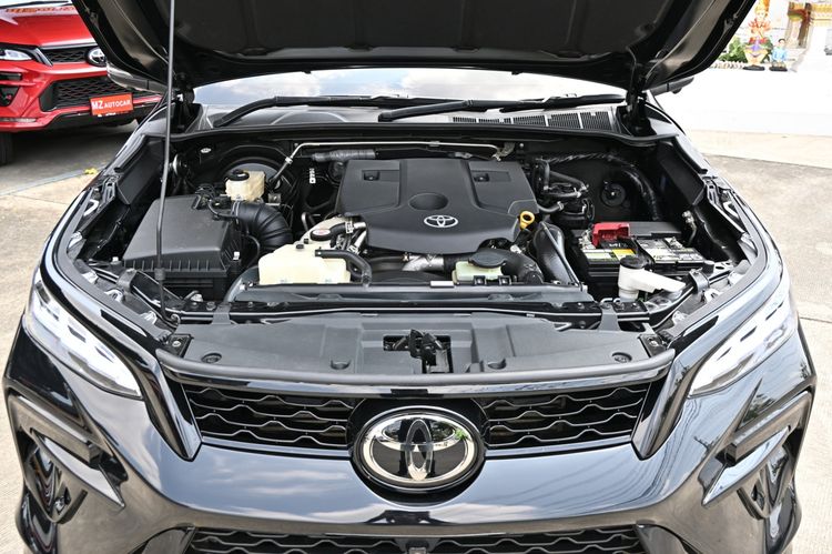 Toyota Fortuner 2024 2.4 Leader V 4WD Utility-car ดีเซล ไม่ติดแก๊ส เกียร์อัตโนมัติ ดำ รูปที่ 3