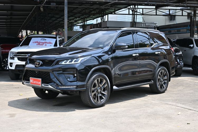 รถ Toyota Fortuner 2.4 Leader V 4WD สี ดำ