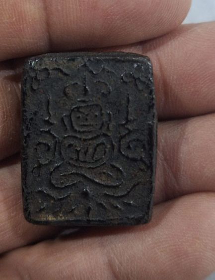 พระพิมพ์ตุ๊กตาหลังพญาเต่าเรือนเนื้อผงยาจินดามณีของหลวงพ่อคร้ามวัดพระเงินจังหวัดนนทบุรี