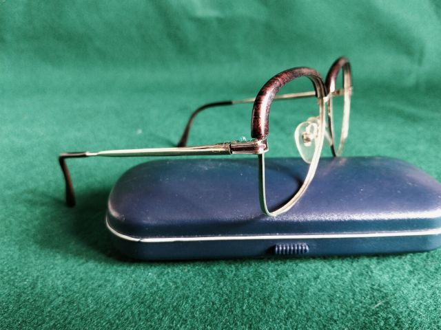 ขอขายกรอบแว่นตาวินเทจแบรนด์ Barbudo รุ่น Carabela made in Spain แว่นเป็นวัตถุ 22Kt .ขนาด 54-16-140มม.สภาพไม่ผ่านการใช้งาน old stock  รูปที่ 5