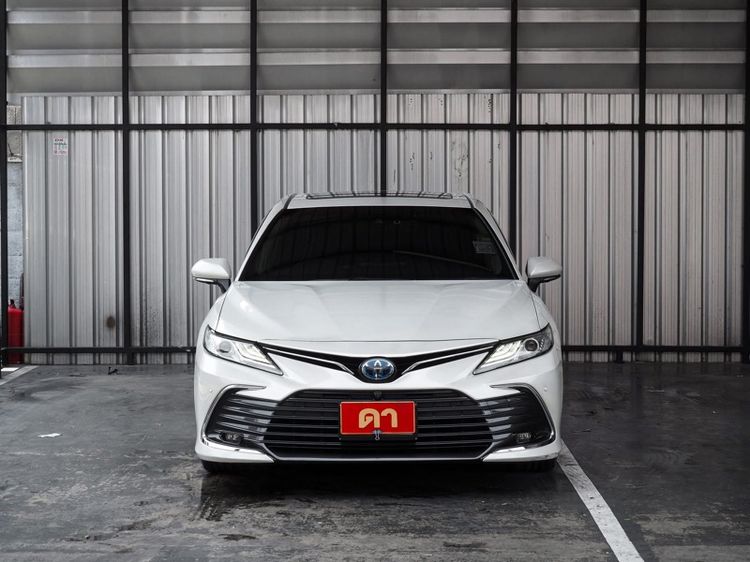 Toyota Camry 2022 2.5 HEV Premium Luxury Sedan ไฮบริด ไม่ติดแก๊ส เกียร์อัตโนมัติ ขาว รูปที่ 2