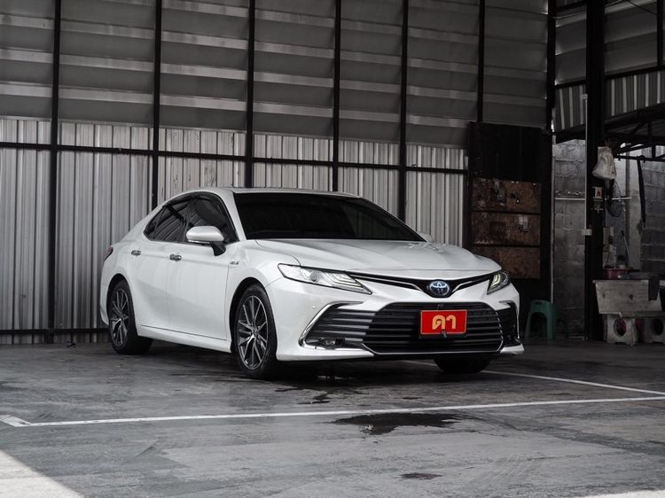 Toyota Camry 2022 2.5 HEV Premium Luxury Sedan ไฮบริด ไม่ติดแก๊ส เกียร์อัตโนมัติ ขาว รูปที่ 3