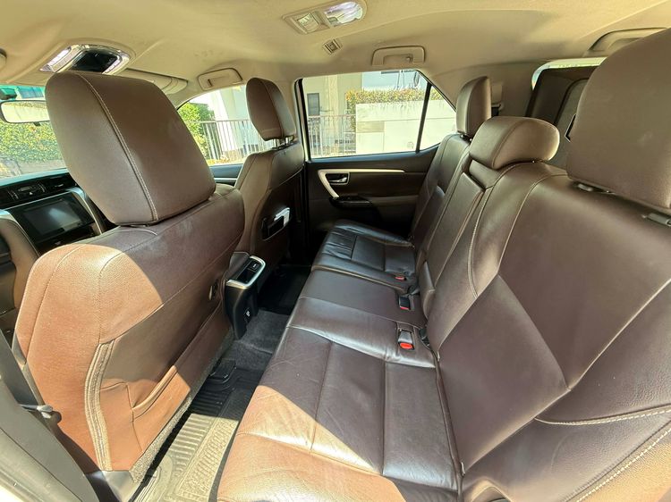 Toyota Fortuner 2016 2.4 V Utility-car ดีเซล เกียร์อัตโนมัติ ขาว รูปที่ 4