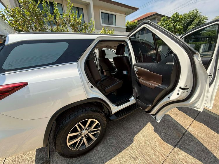 Toyota Fortuner 2016 2.4 V Utility-car ดีเซล เกียร์อัตโนมัติ ขาว