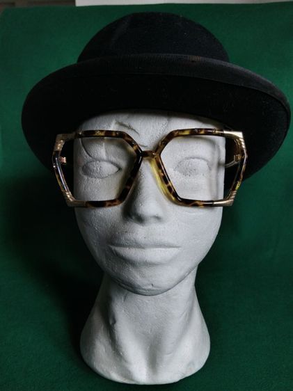 อื่นๆ แว่นตากันแดด ขอขายกรอบแว่นตาวินเทจหญิงยุค 80s แบรนด์ Ted lapidus Paris รุ่น Tl 1414 made in France หายาก มากทรงใหญ่ลายกระสีน้ำตาลทรงจะเหลี่ยม