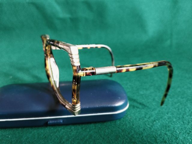 ขอขายกรอบแว่นตาวินเทจหญิงยุค 80s แบรนด์ Ted lapidus Paris รุ่น Tl 1414 made in France หายาก มากทรงใหญ่ลายกระสีน้ำตาลทรงจะเหลี่ยม รูปที่ 4