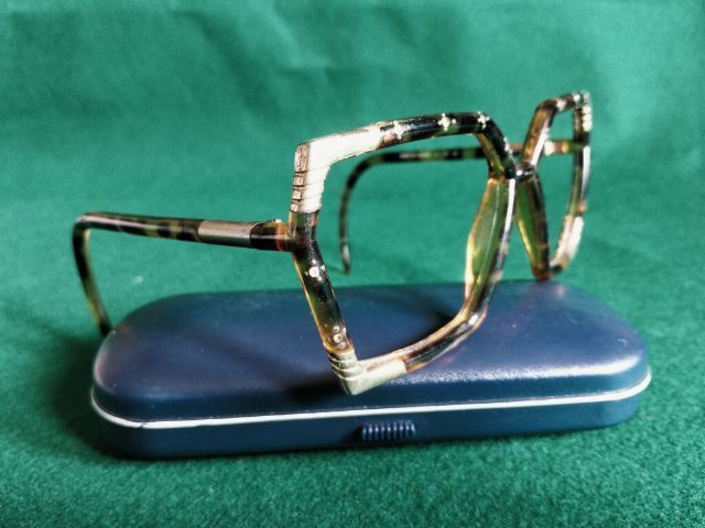 ขอขายกรอบแว่นตาวินเทจหญิงยุค 80s แบรนด์ Ted lapidus Paris รุ่น Tl 1414 made in France หายาก มากทรงใหญ่ลายกระสีน้ำตาลทรงจะเหลี่ยม รูปที่ 5