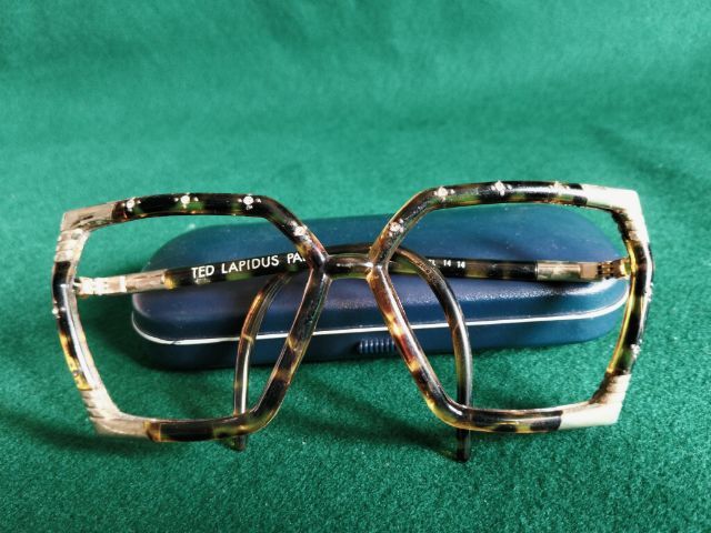 ขอขายกรอบแว่นตาวินเทจหญิงยุค 80s แบรนด์ Ted lapidus Paris รุ่น Tl 1414 made in France หายาก มากทรงใหญ่ลายกระสีน้ำตาลทรงจะเหลี่ยม รูปที่ 9