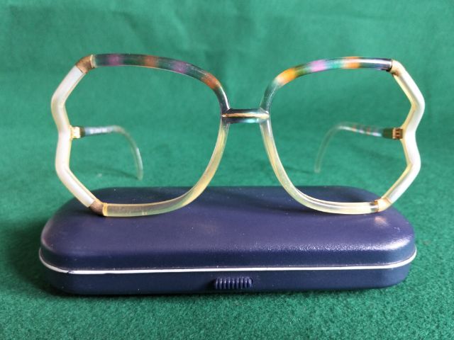 ขอขายกรอบแว่นตาวินเทจหญิงยุค 80s แบรนด์ Ted lapidus Paris รุ่น Tl 10  made in France หายาก มากทรงใหญ่ลายกระสีสัน ทรงจะเหลี่ยมๆ  รูปที่ 8