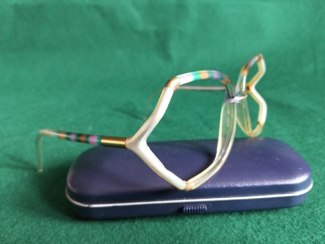 ขอขายกรอบแว่นตาวินเทจหญิงยุค 80s แบรนด์ Ted lapidus Paris รุ่น Tl 10  made in France หายาก มากทรงใหญ่ลายกระสีสัน ทรงจะเหลี่ยมๆ  รูปที่ 4