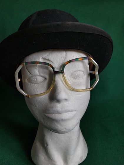 อื่นๆ แว่นตากันแดด ขอขายกรอบแว่นตาวินเทจหญิงยุค 80s แบรนด์ Ted lapidus Paris รุ่น Tl 10  made in France หายาก มากทรงใหญ่ลายกระสีสัน ทรงจะเหลี่ยมๆ 