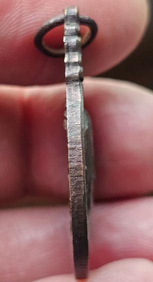 เหรียญหลวงปู่แหวน รุ่นสร้างตึกพยาบาล หลัง ภปร.ปี 2521 รูปที่ 5