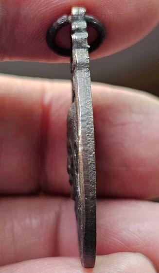 เหรียญหลวงปู่แหวน รุ่นสร้างตึกพยาบาล หลัง ภปร.ปี 2521 รูปที่ 6