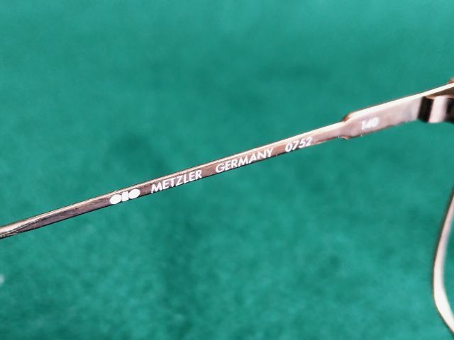 ขอขายกรอบแว่นตาวินเทจหายากแบรนด์ Metzler รุ่น 0752 made in Germany ขนาด 56-18-140มม.กรอบสีคล้ายนาค  รูปที่ 7