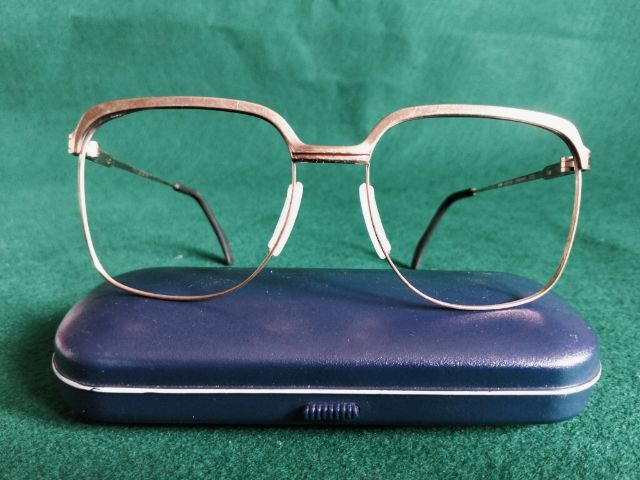 อื่นๆ แว่นสายตา ขอขายกรอบแว่นตาวินเทจหายากแบรนด์ Metzler รุ่น 0752 made in Germany ขนาด 56-18-140มม.กรอบสีคล้ายนาค 