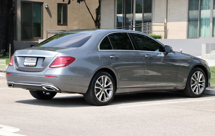 Mercedes-Benz E-Class 2020 E300e Sedan ปลั๊กอินไฮบริด (PHEV) ไม่ติดแก๊ส เกียร์อัตโนมัติ เทา รูปที่ 4