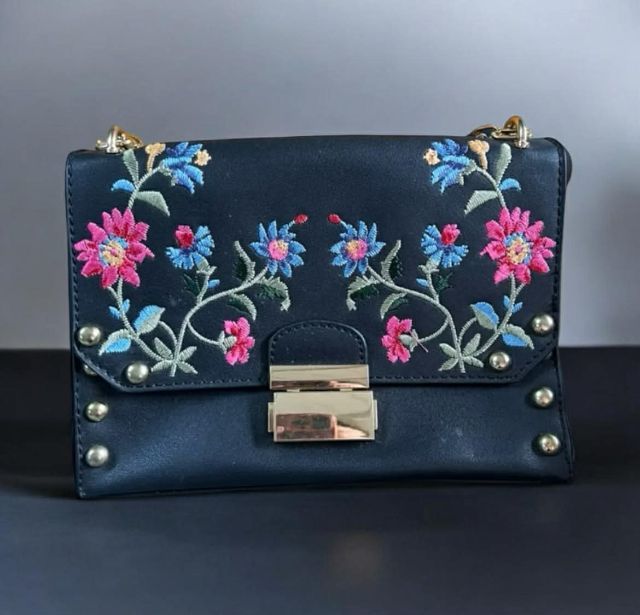 กระเป๋า Stradivarius ของแท้