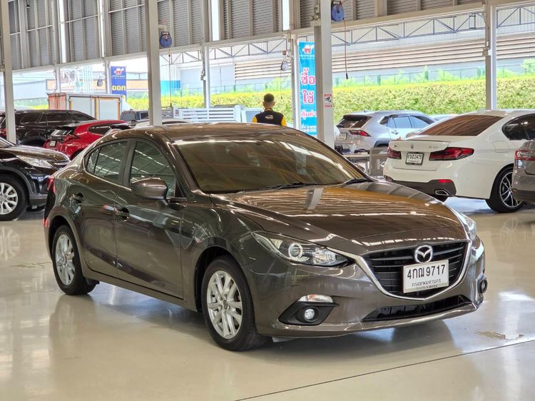 รถ Mazda Mazda3 2.0 C สี น้ำตาล