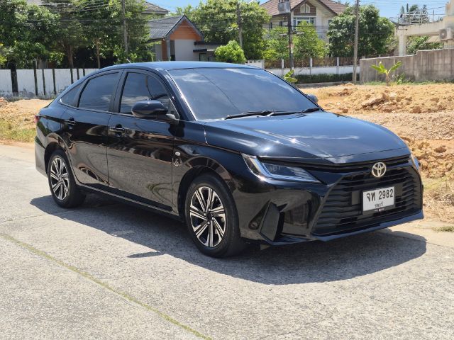 Toyota Yaris ATIV 2022 1.2 Smart Sedan เบนซิน ไม่ติดแก๊ส เกียร์อัตโนมัติ ดำ รูปที่ 3