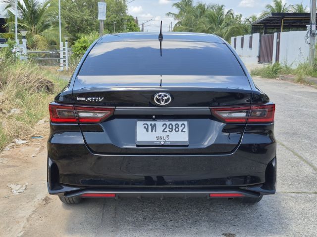 Toyota Yaris ATIV 2022 1.2 Smart Sedan เบนซิน ไม่ติดแก๊ส เกียร์อัตโนมัติ ดำ รูปที่ 2
