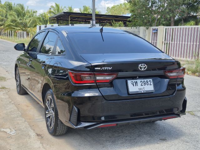 Toyota Yaris ATIV 2022 1.2 Smart Sedan เบนซิน ไม่ติดแก๊ส เกียร์อัตโนมัติ ดำ รูปที่ 4