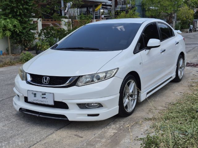 รถ Honda Civic 1.8 E i-VTEC สี ขาว