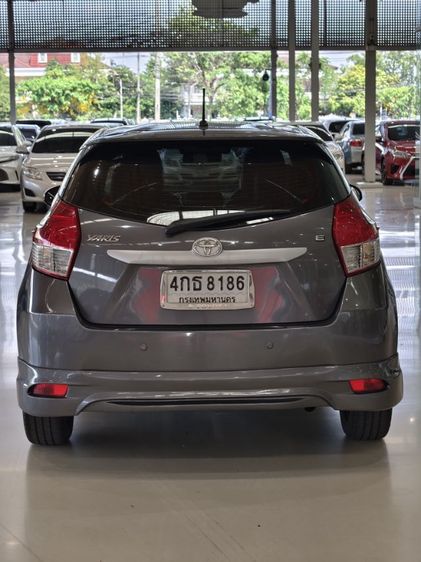 Toyota Yaris 2015 1.2 E Sedan เบนซิน ไม่ติดแก๊ส เกียร์อัตโนมัติ เทา รูปที่ 4