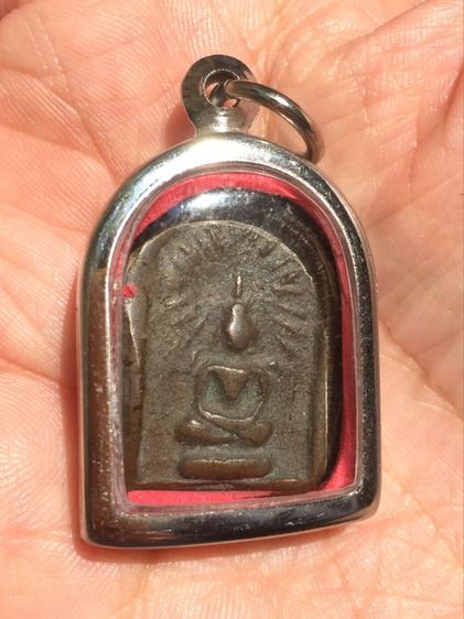 พระหล่อ