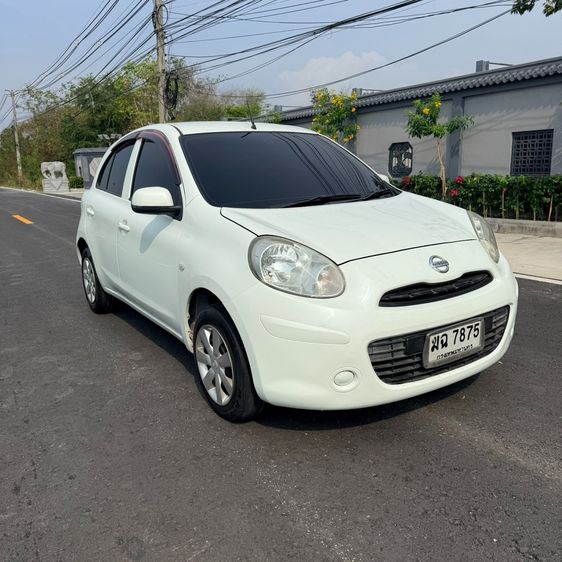 รถ Nissan March 1.2 E สี ขาว