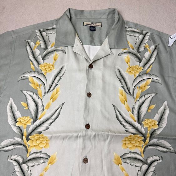 เสื้อฮาวายลายดอก​ Tommy Bahama ผ้า 100 Silk กระเป๋า​ต่อลาย Size L รูปที่ 2