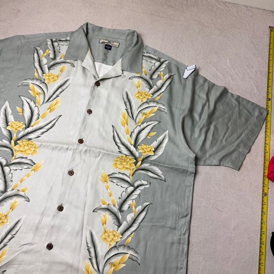 เสื้อฮาวายลายดอก​ Tommy Bahama ผ้า 100 Silk กระเป๋า​ต่อลาย Size L รูปที่ 3