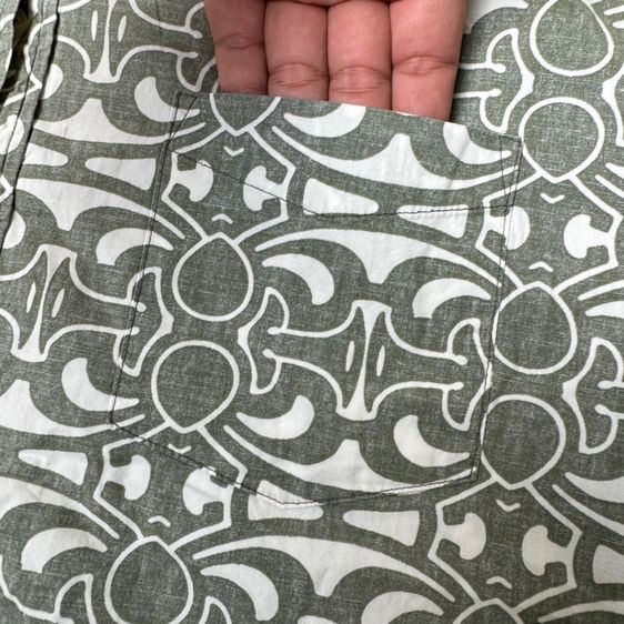 เสื้อฮาวายลายดอก​ Reyn​ Spooner​ ผ้า 100 cotton กระเป๋า​ต่อลาย Size L​ รูปที่ 7