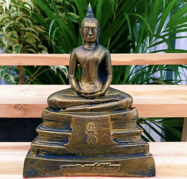 พระพุทธโสธร องค์ใหญ่พุทธบูชา 