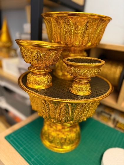 พานโลหะ ปูผ้าตาด