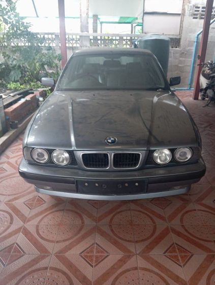 รถ BMW Series 5 525i สี เทา