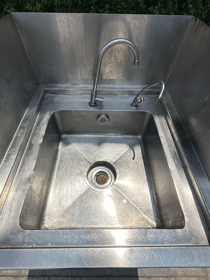 ซิงค์สแตนเลส เกรด 304 แบบ 1 หลุม พร้อม 2 ก็อกน้ำ มีฉากกั้นกันกระเด็น  (ขนาดกว้าง 70 CM.) รูปที่ 10