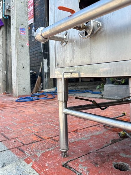 เตาทอดสแตนเลส เกรด 304 แบบ 2 หลุม ด้านบนมารางน้ำทิ้งและ 1 ก็อกน้ำ  (ขนาดกว้าง 90 CM.)  รูปที่ 14