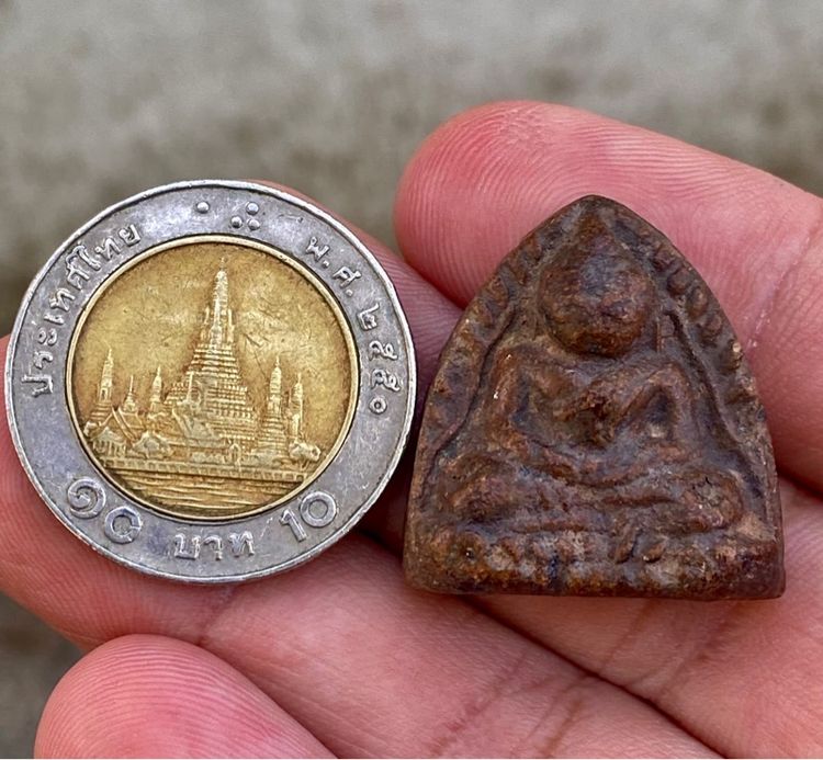 พระหลวงพ่อโต เนื้อดินผสมว่าน เก่าเก็บ รูปที่ 9