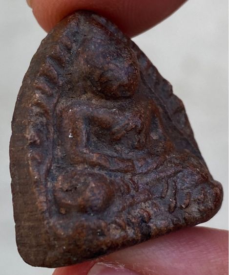 พระหลวงพ่อโต เนื้อดินผสมว่าน เก่าเก็บ รูปที่ 3