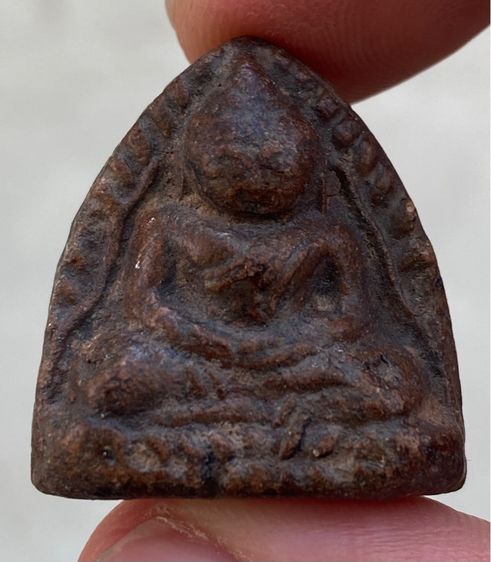 พระหลวงพ่อโต เนื้อดินผสมว่าน เก่าเก็บ