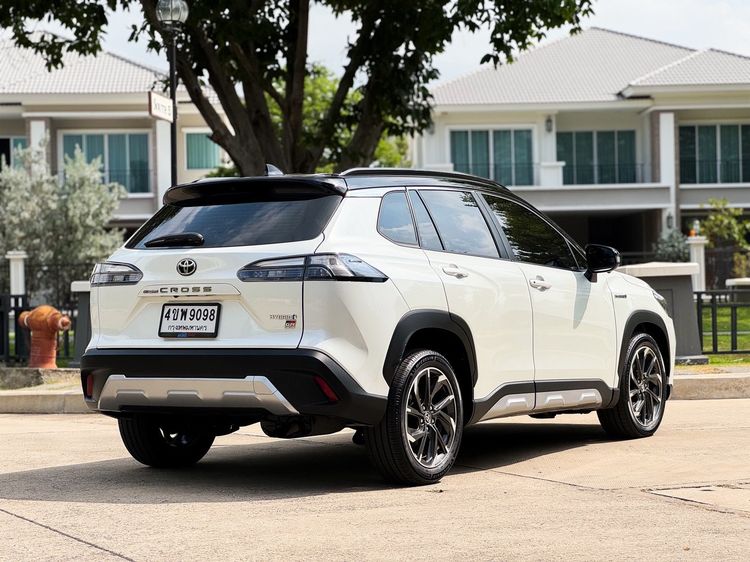 Toyota Corolla Cross 2023 1.8 Hybrid Premium Safety GR Sport Utility-car ไฮบริด ไม่ติดแก๊ส เกียร์อัตโนมัติ ขาว รูปที่ 4