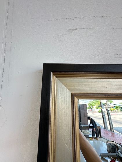 บานกระจกเงา กรอบไม้จริงสีน้ำตาล ติดคิ้วไม้สีทอง รูปที่ 5