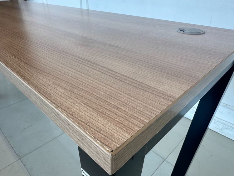 โต๊ะทำงาน ท็อปไม้ MDF สีน้ำตาล มีรางปลั๊กไฟ โครงขาเหล็กสีดำ (ขนาดกว้าง 160CM.)  รูปที่ 7