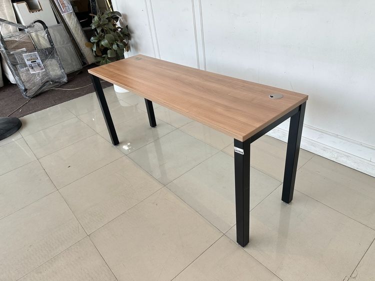 โต๊ะทำงาน ท็อปไม้ MDF สีน้ำตาล มีรางปลั๊กไฟ โครงขาเหล็กสีดำ (ขนาดกว้าง 160CM.)  รูปที่ 4
