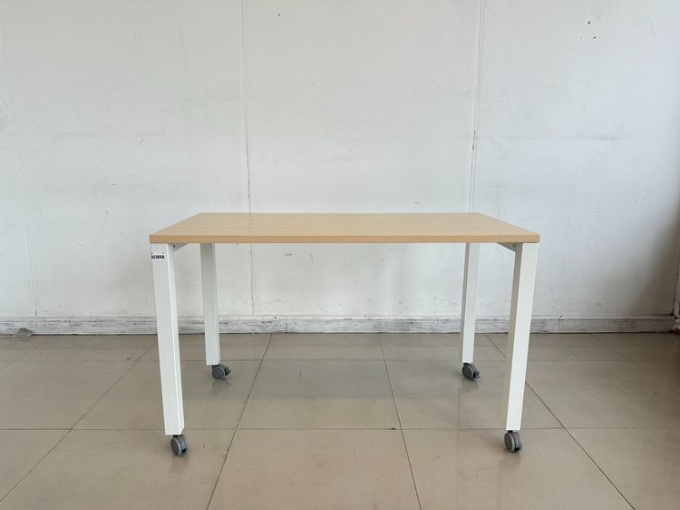 น้ำตาล โต๊ะทำงาน ท็อปไม้ MDF สีบีชลายไม้ โครงขาเหล็กสีขาว ล้อเลื่อน (ขนาดกว้าง 150CM.) 