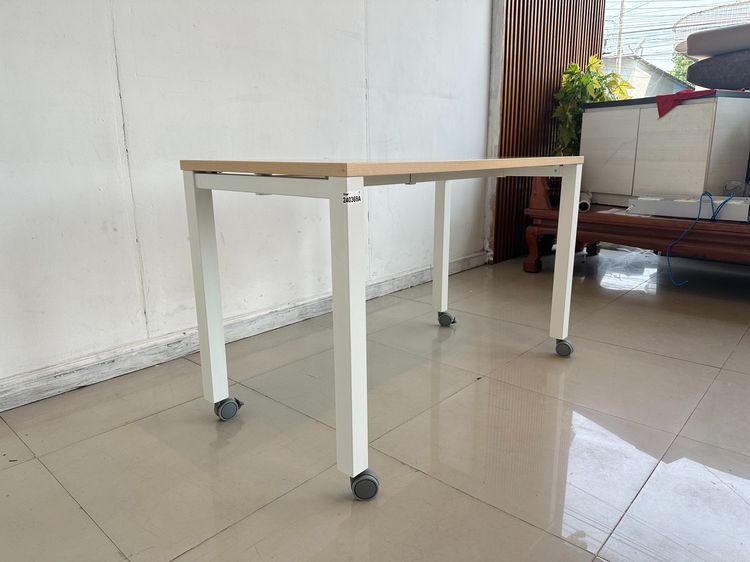 โต๊ะทำงาน ท็อปไม้ MDF สีบีชลายไม้ โครงขาเหล็กสีขาว ล้อเลื่อน (ขนาดกว้าง 150CM.)  รูปที่ 3