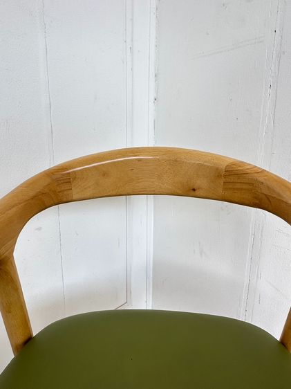 เก้าอี้อาร์มแชร์ สไตล์โมเดิร์น เบาะหุ้มหนัง PU สีเขียว โครงขาและพักแขนไม้จริง รูปที่ 7