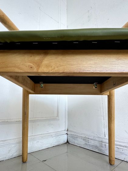 เก้าอี้อาร์มแชร์ สไตล์โมเดิร์น เบาะหุ้มหนัง PU สีเขียว โครงขาและพักแขนไม้จริง รูปที่ 10